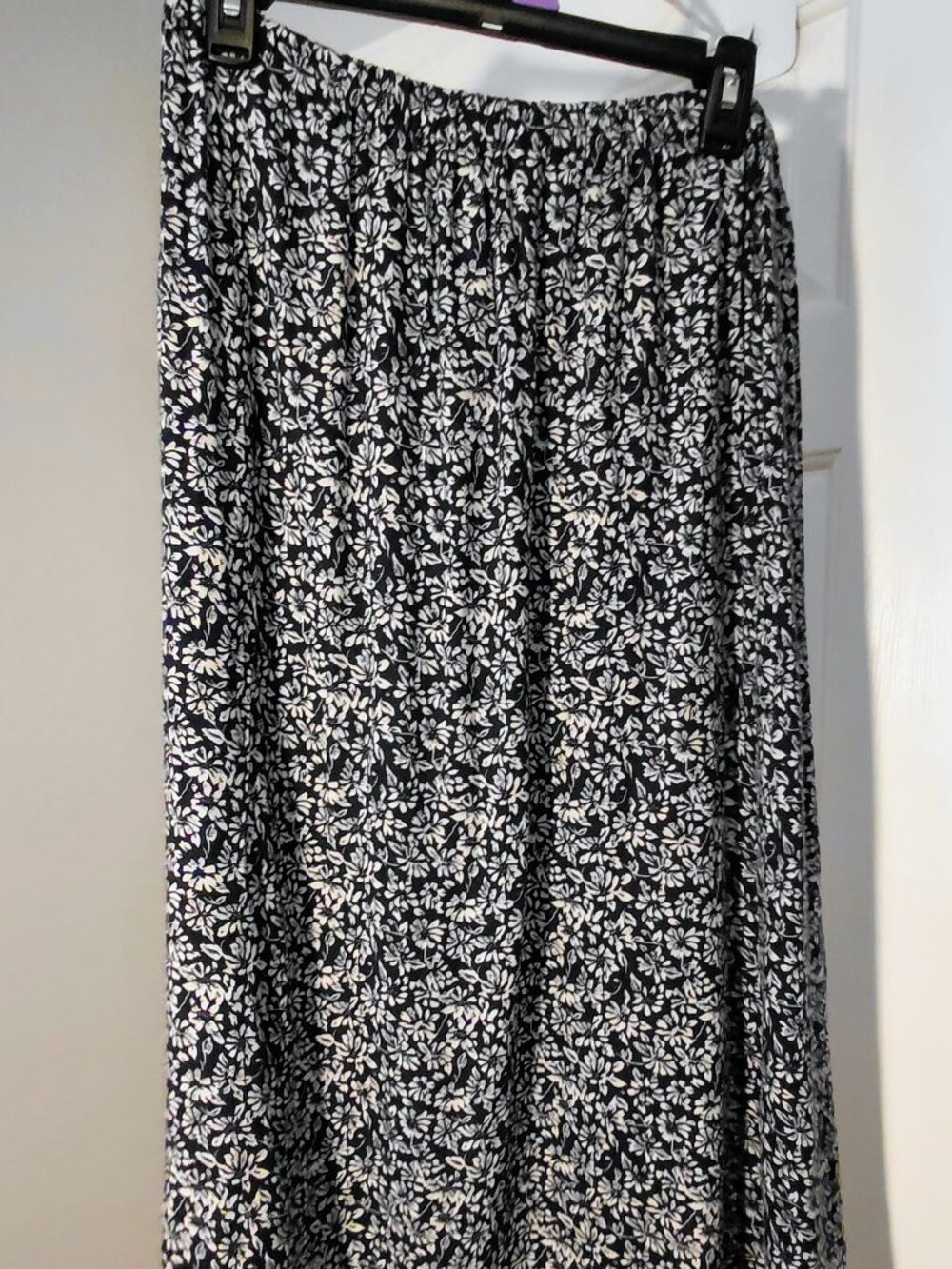 Floral Cotton Midi vintage skirt.  Large.  100% cotton.  Navy & white print